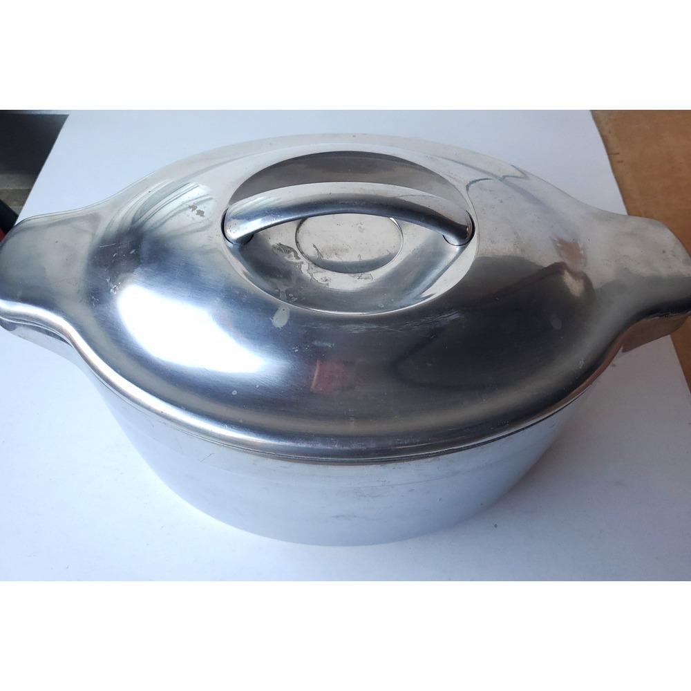 Vintage Cast Aluminum 6 1/2 qt Dutch Oven Roaster w Lid & 2 Interior Racks